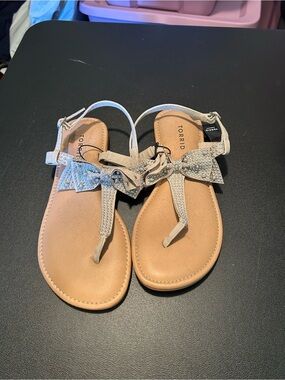 Torrid grey ish tan  bow sandals with rhinestones size 9W new
